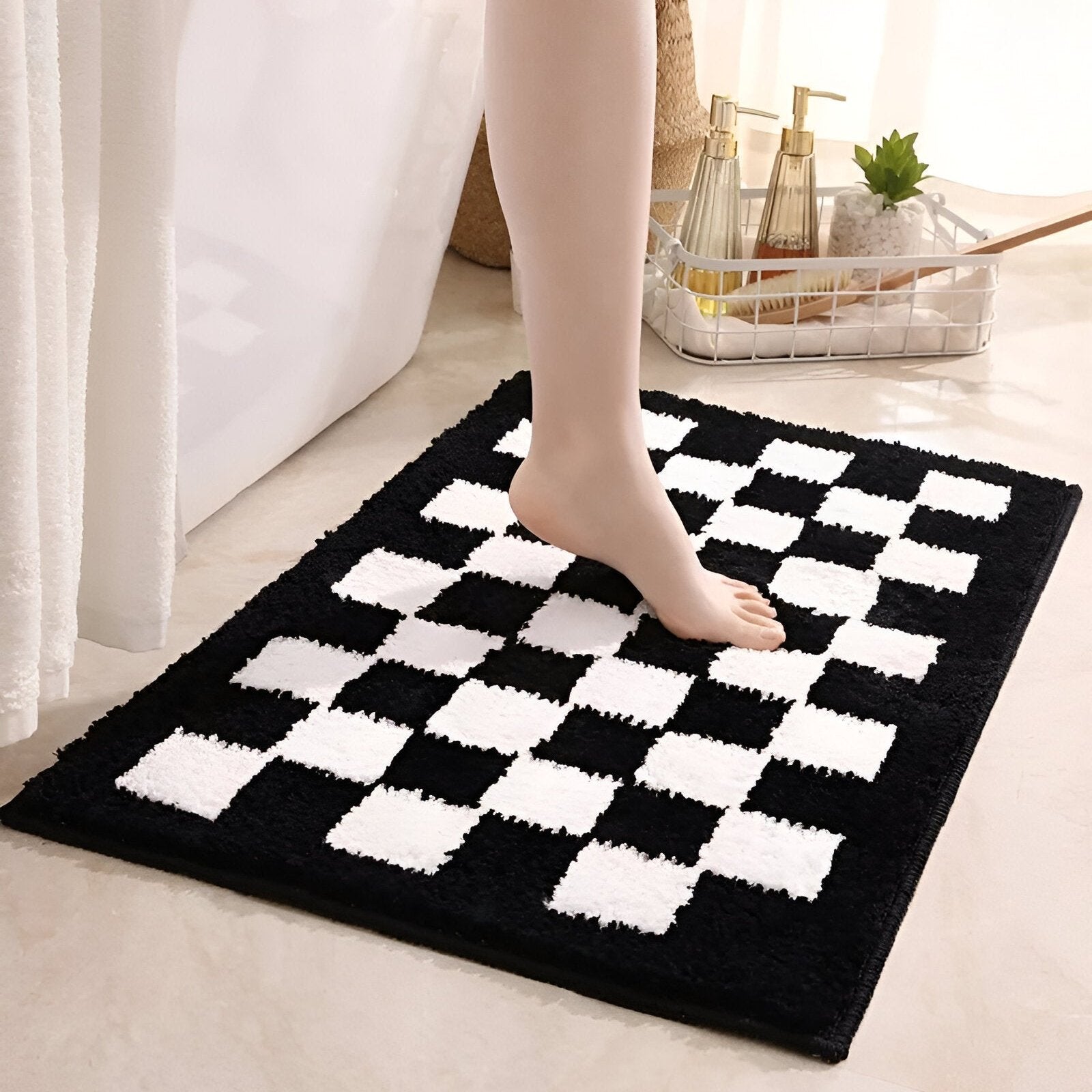 Plush Checkered Bath Mat for Modern Bathroom Decor